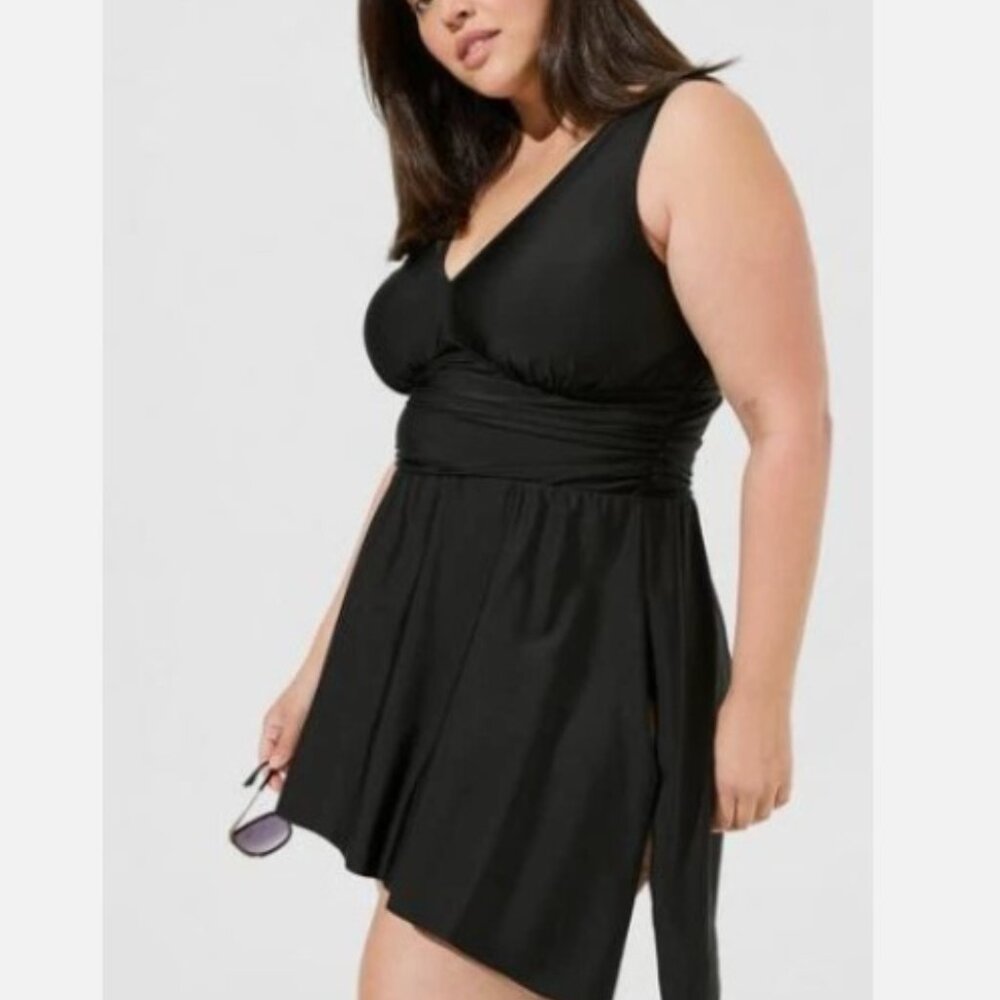 629-6 Torrid One-Piece Swimsuit V-Neck Black Asymmetric Skirt Size 1 (14/16)